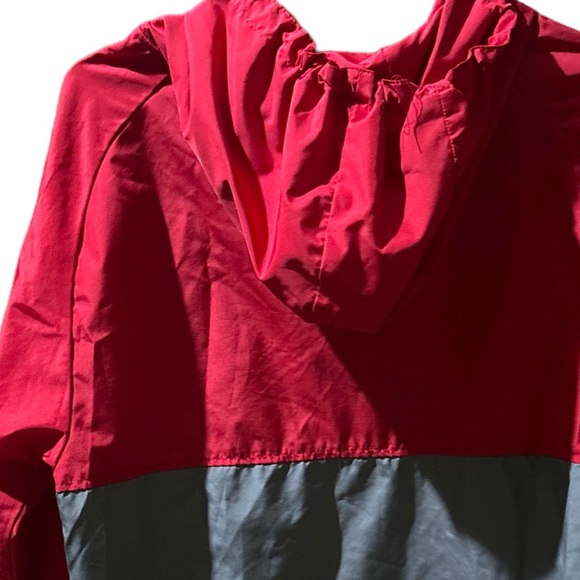 Universal Studios Gryffindor Packable Rain Jacket - Picture 11 of 16